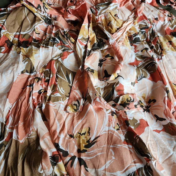 Dex knee length floral dress - Picture 3 of 4